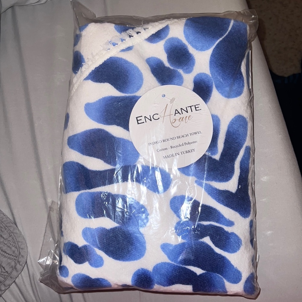 Enchante Home Indigo Round Beach Towel